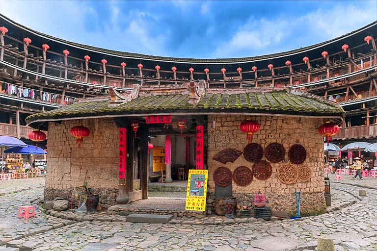 Visit the Mysterious UFO-Shape Hakka Tulou Xiamen Activities - Tulou